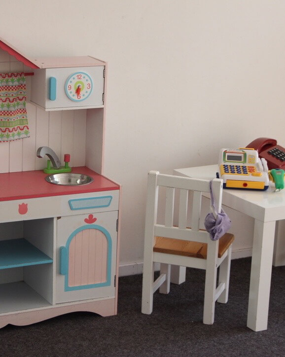 Spielküche der Kita Villa Kunterbunt in Düsseldorf.